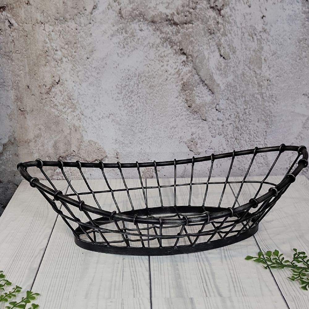 Black Metal Wire Serving Basket